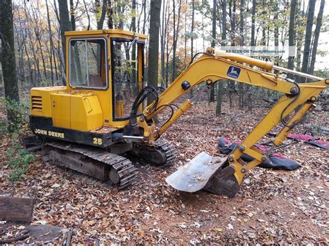 John Deere 25 Mini Excavator 